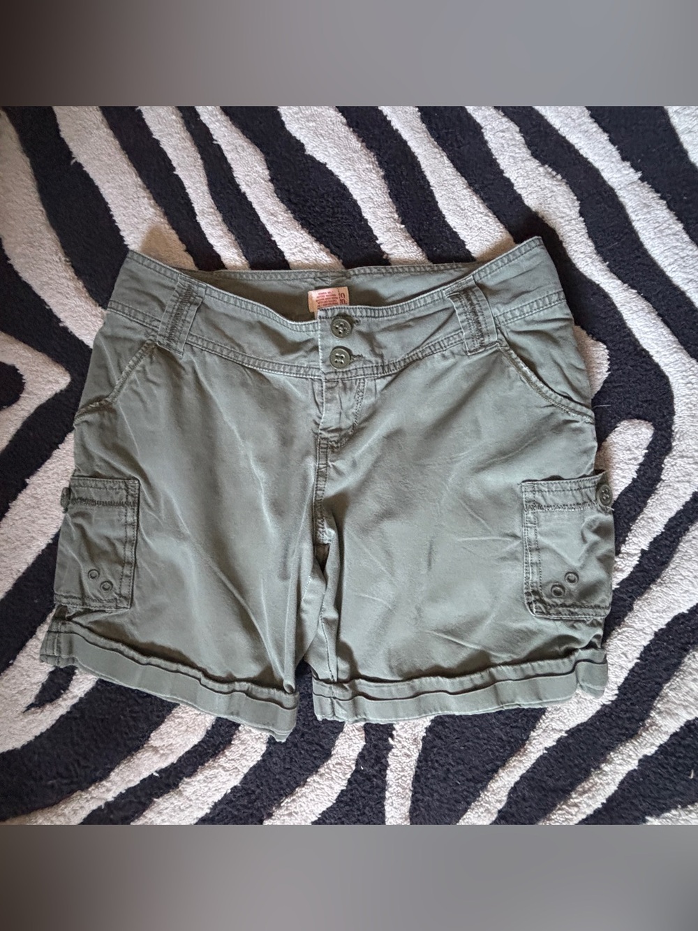 VTG Casual Women's Olive Green Cargo Shorts